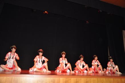 02 Gran Gira - Danza en grupo, Recortar las flores primaverales 5