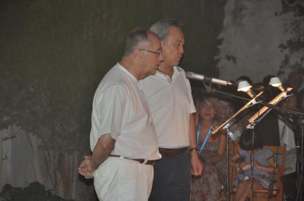D. Francisco Vaquero Sánchez y Dr. Zhang Zhenquan recitan el poema 辛弃疾 • 青玉案•元夕. Xin Qiji ( 1140-1207), Noche de fiesta de los faroles