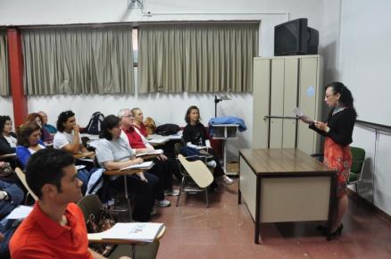 Bu Shan, subdirectora china del Instituto Confucio, participa en la inauguración del curso dando la bienvenida a todos los alumnos y profesores