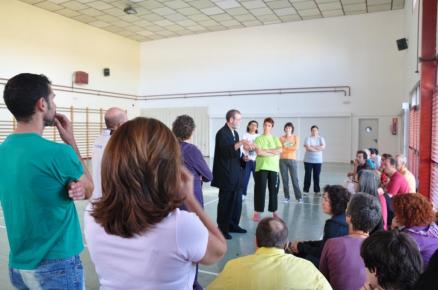 El prof. Javier del Valle comienza la primera clase práctica