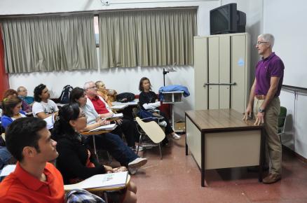 Pablo Tercedor Sánchez, coordinador de actividades de la Facultad de Deportes (INEF) participa en el acto de inauguración para dar la bienvenida a todos los alumnos