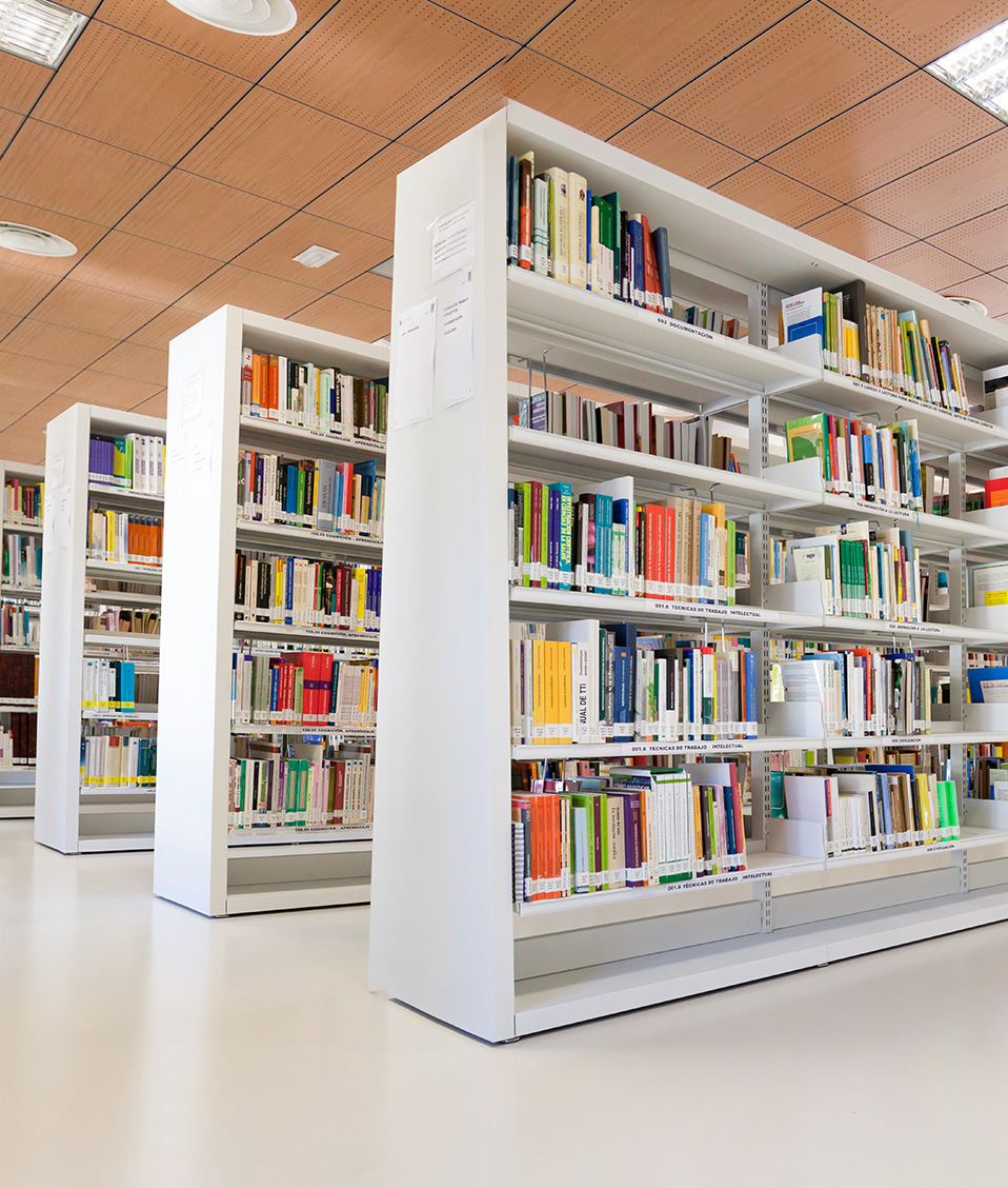Estanterías Biblioteca de la Facultad de Educación, Economía y Tecnología de Ceuta